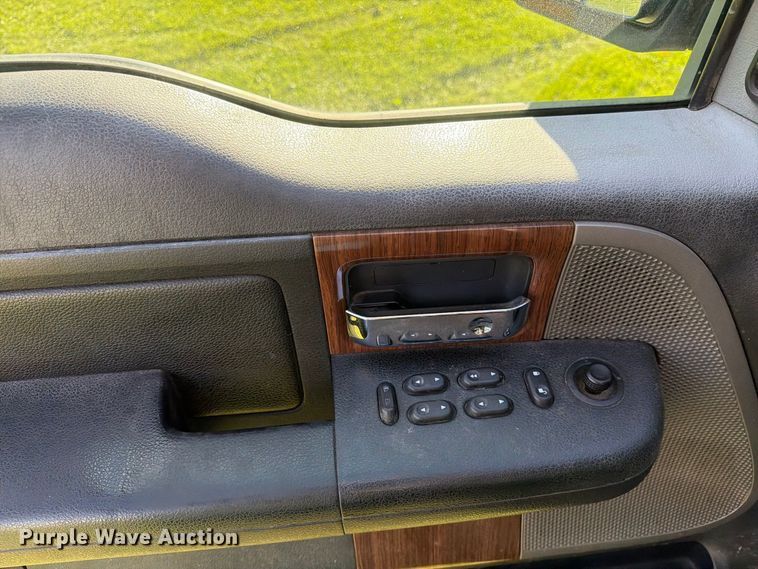 image for item FT7555 2004 Ford F150 Crew Cab pickup truck