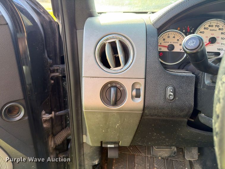 image for item FT7555 2004 Ford F150 Crew Cab pickup truck
