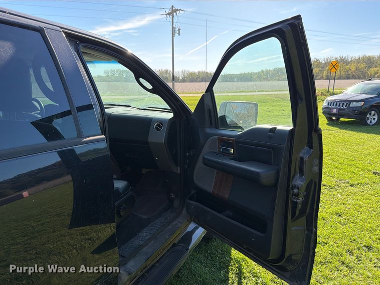 image for item FT7555 2004 Ford F150 Crew Cab pickup truck