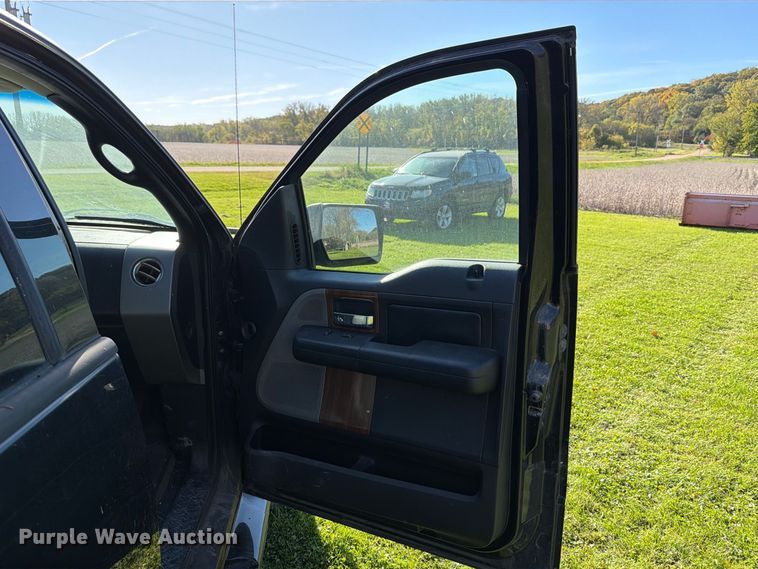 image for item FT7555 2004 Ford F150 Crew Cab pickup truck