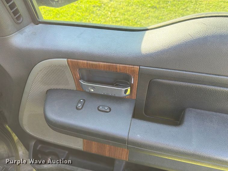 image for item FT7555 2004 Ford F150 Crew Cab pickup truck