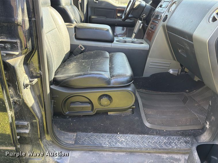 image for item FT7555 2004 Ford F150 Crew Cab pickup truck