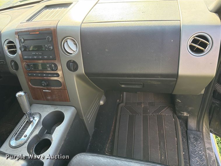 image for item FT7555 2004 Ford F150 Crew Cab pickup truck