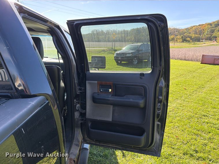 image for item FT7555 2004 Ford F150 Crew Cab pickup truck