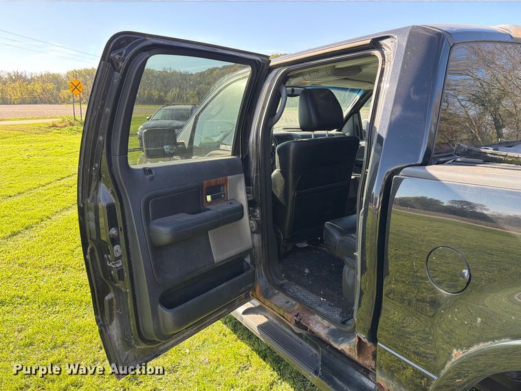 image for item FT7555 2004 Ford F150 Crew Cab pickup truck