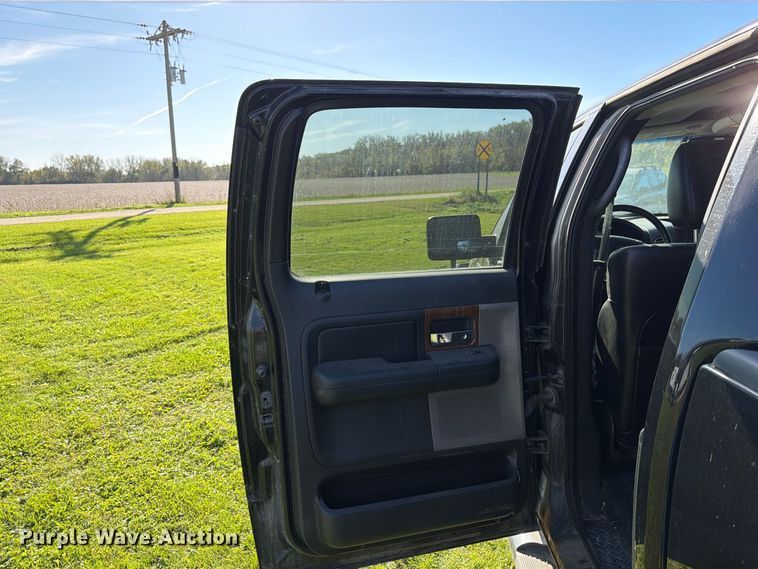 image for item FT7555 2004 Ford F150 Crew Cab pickup truck