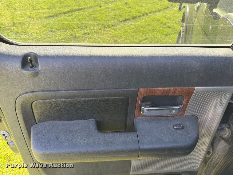 image for item FT7555 2004 Ford F150 Crew Cab pickup truck