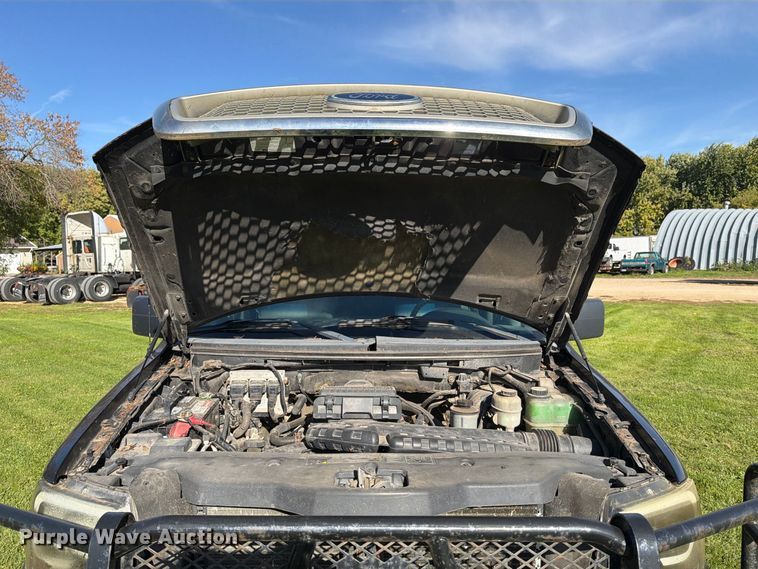 image for item FT7555 2004 Ford F150 Crew Cab pickup truck