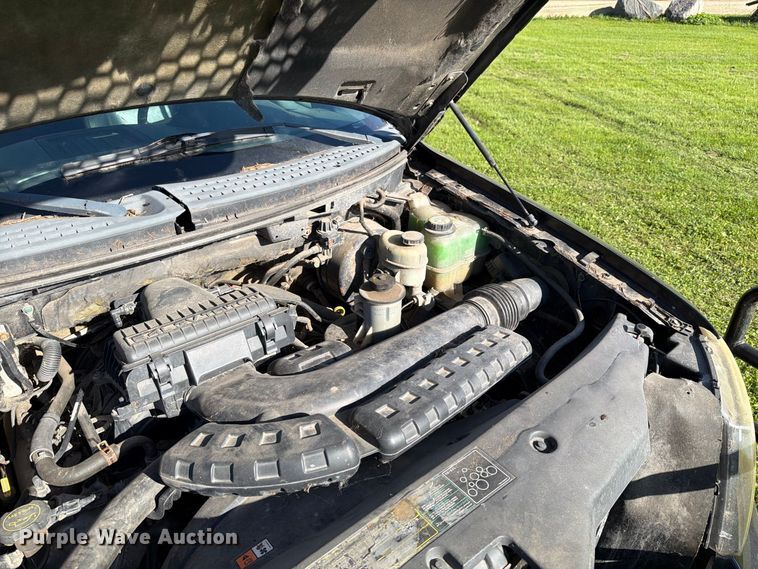 image for item FT7555 2004 Ford F150 Crew Cab pickup truck