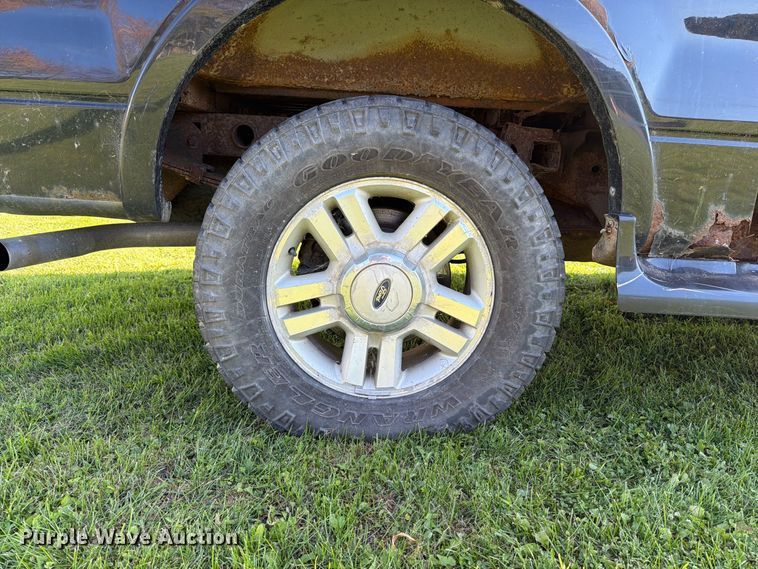 image for item FT7555 2004 Ford F150 Crew Cab pickup truck