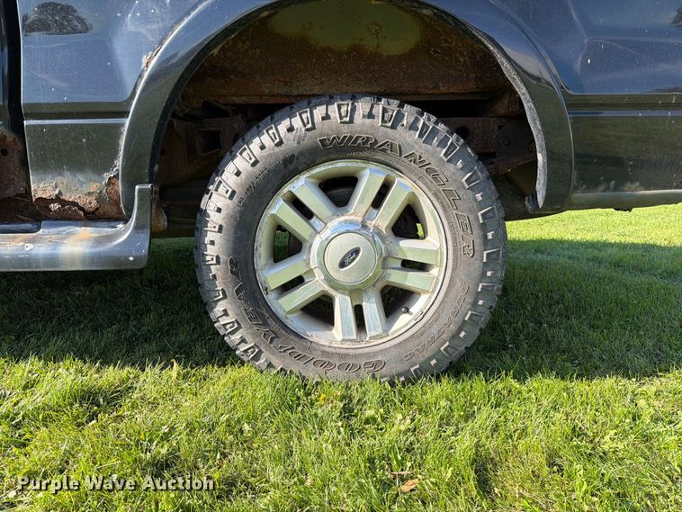 image for item FT7555 2004 Ford F150 Crew Cab pickup truck