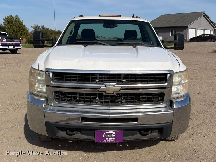 image for item FT7557 2007 Chevrolet Silverado 3500HD flatbed truck