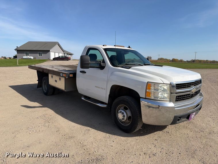 image for item FT7557 2007 Chevrolet Silverado 3500HD flatbed truck