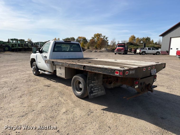 image for item FT7557 2007 Chevrolet Silverado 3500HD flatbed truck