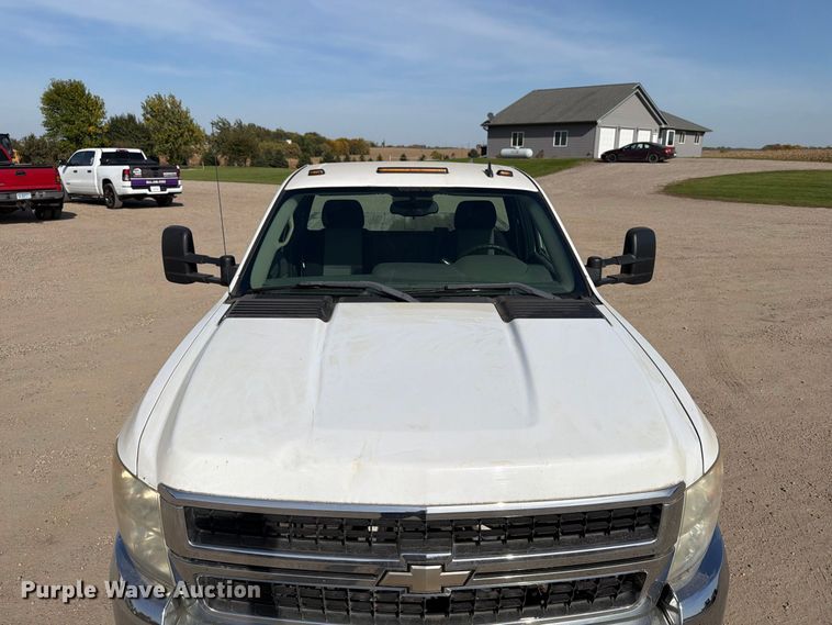 image for item FT7557 2007 Chevrolet Silverado 3500HD flatbed truck