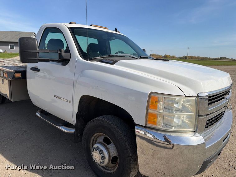 image for item FT7557 2007 Chevrolet Silverado 3500HD flatbed truck