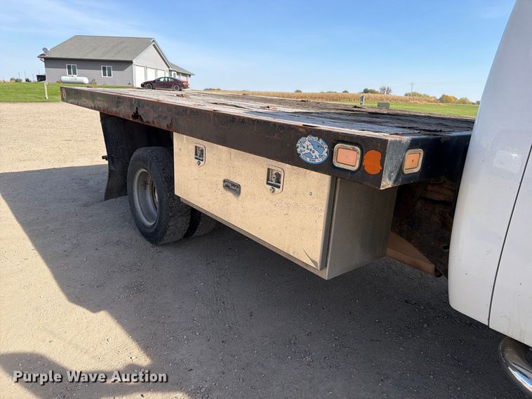 image for item FT7557 2007 Chevrolet Silverado 3500HD flatbed truck