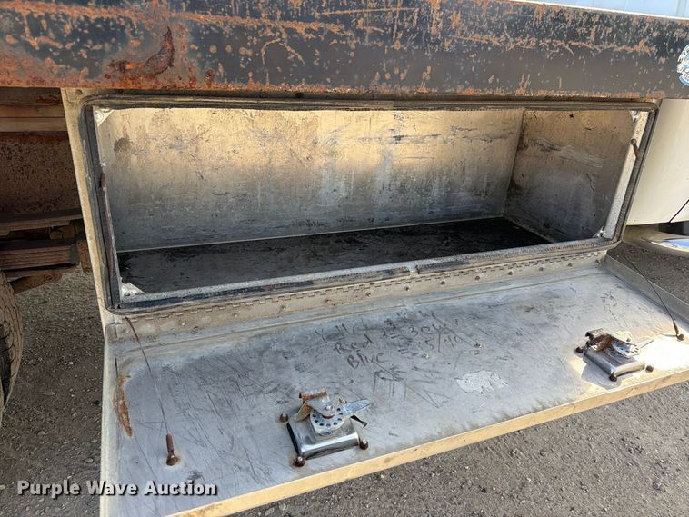 image for item FT7557 2007 Chevrolet Silverado 3500HD flatbed truck