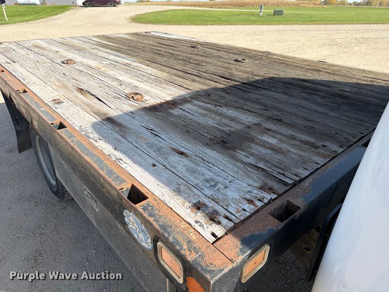 image for item FT7557 2007 Chevrolet Silverado 3500HD flatbed truck