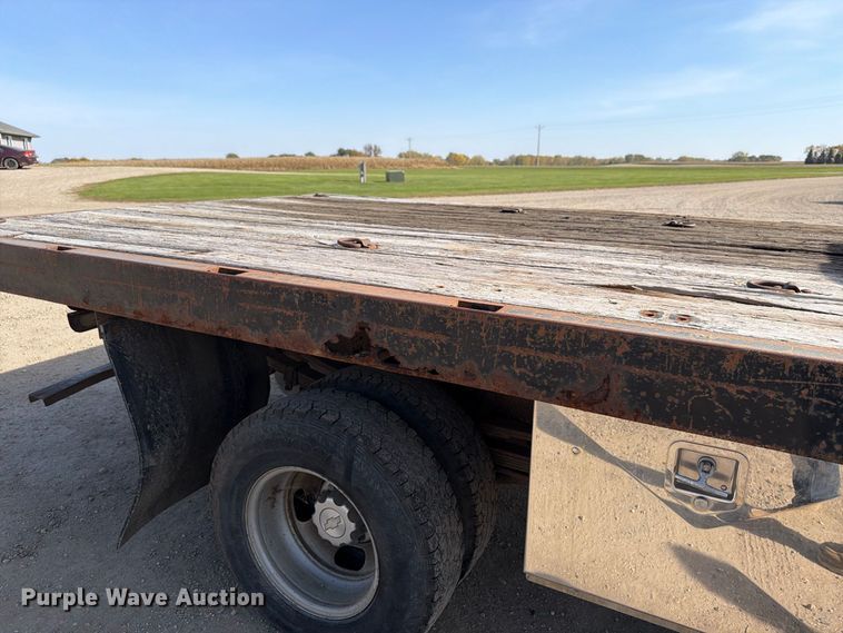 image for item FT7557 2007 Chevrolet Silverado 3500HD flatbed truck