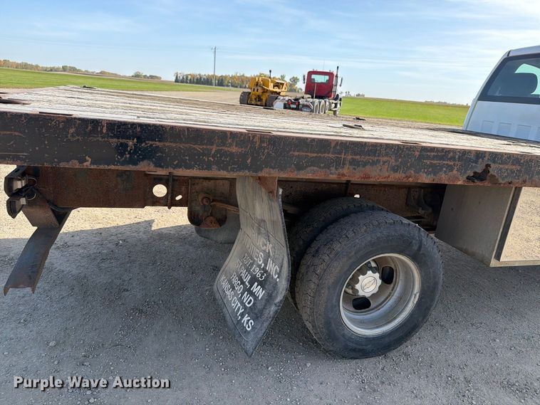 image for item FT7557 2007 Chevrolet Silverado 3500HD flatbed truck