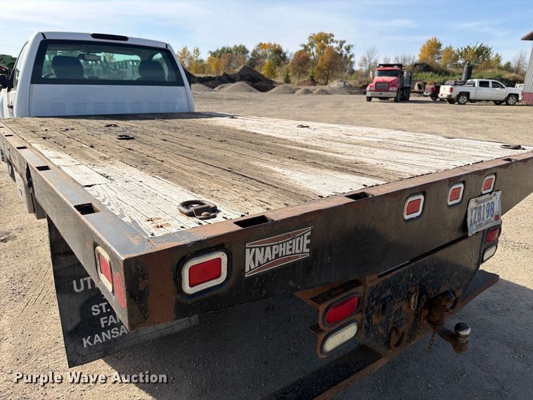 image for item FT7557 2007 Chevrolet Silverado 3500HD flatbed truck