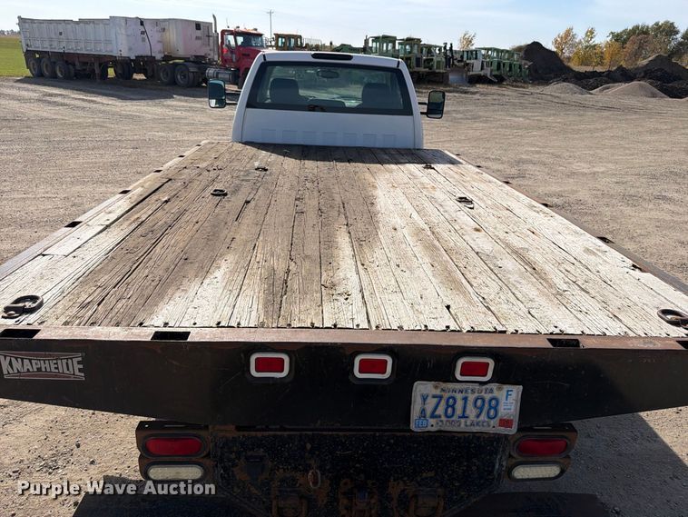 image for item FT7557 2007 Chevrolet Silverado 3500HD flatbed truck