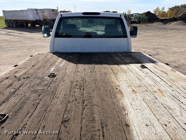 image for item FT7557 2007 Chevrolet Silverado 3500HD flatbed truck