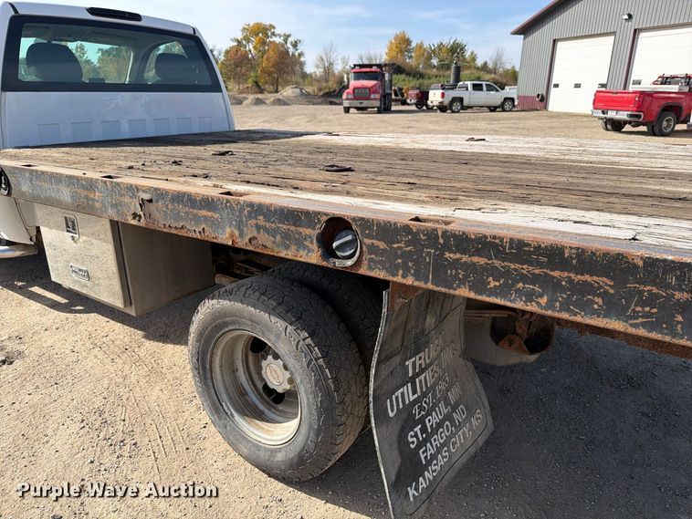 image for item FT7557 2007 Chevrolet Silverado 3500HD flatbed truck