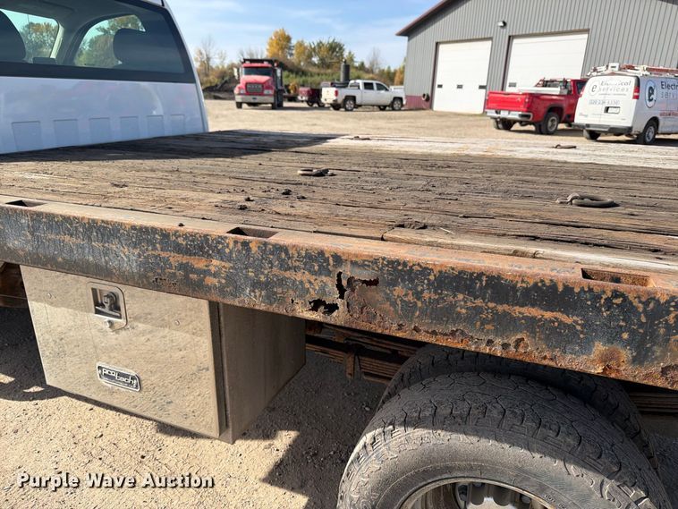 image for item FT7557 2007 Chevrolet Silverado 3500HD flatbed truck