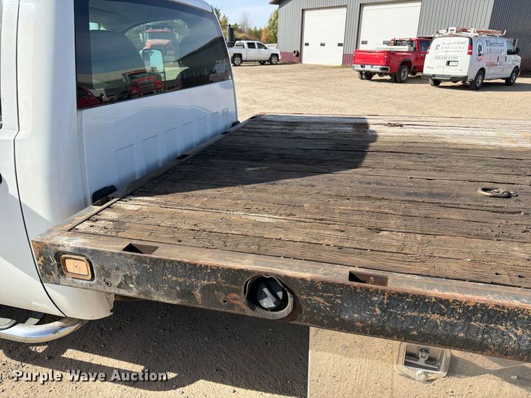 image for item FT7557 2007 Chevrolet Silverado 3500HD flatbed truck