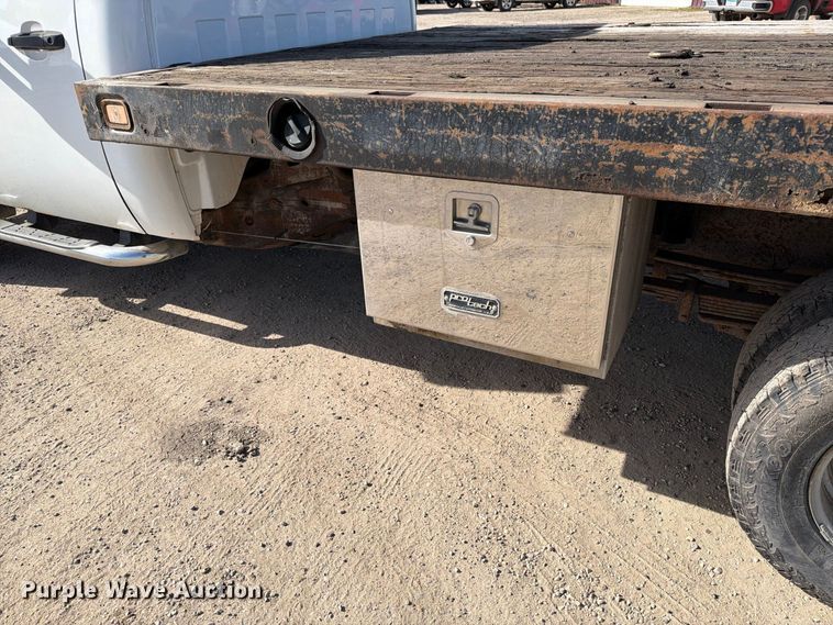 image for item FT7557 2007 Chevrolet Silverado 3500HD flatbed truck