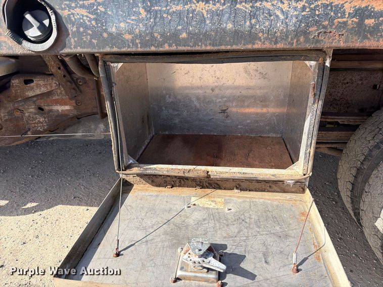 image for item FT7557 2007 Chevrolet Silverado 3500HD flatbed truck