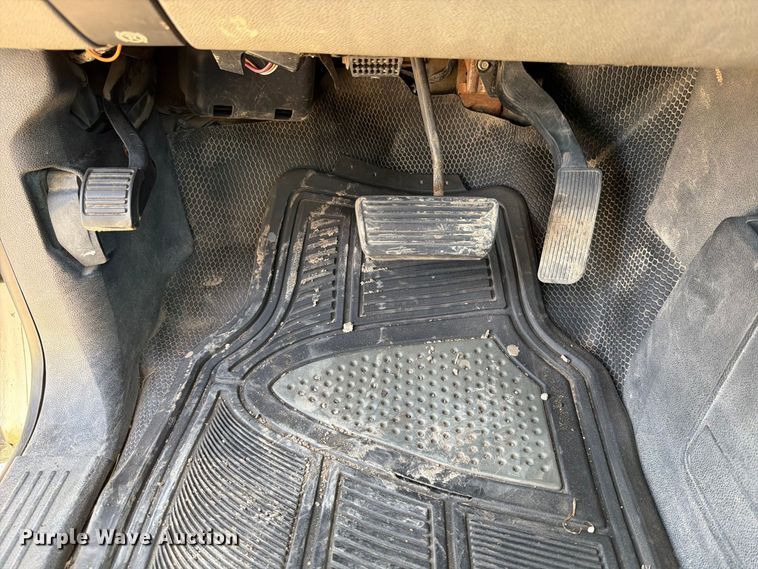 image for item FT7557 2007 Chevrolet Silverado 3500HD flatbed truck