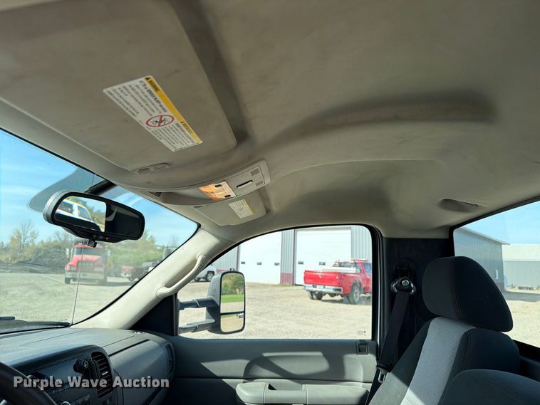 image for item FT7557 2007 Chevrolet Silverado 3500HD flatbed truck