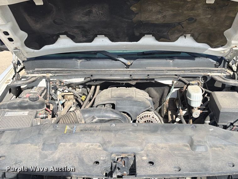 image for item FT7557 2007 Chevrolet Silverado 3500HD flatbed truck