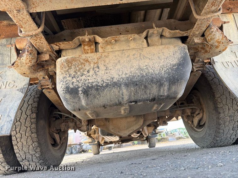 image for item FT7557 2007 Chevrolet Silverado 3500HD flatbed truck