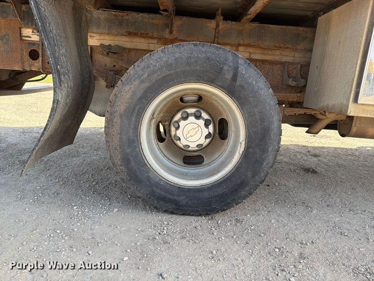 image for item FT7557 2007 Chevrolet Silverado 3500HD flatbed truck
