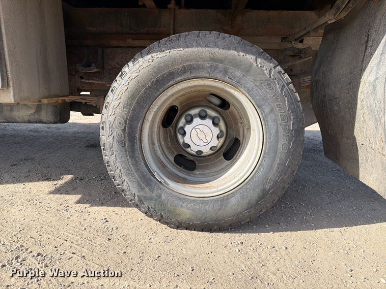 image for item FT7557 2007 Chevrolet Silverado 3500HD flatbed truck