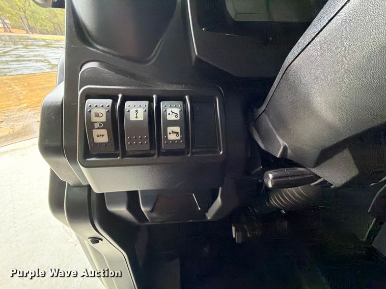 image for item FU1054 2024 CanAm Defender 6x6 HD10 utility vehicle