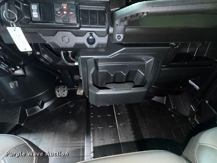 image for item FU1054 2024 CanAm Defender 6x6 HD10 utility vehicle