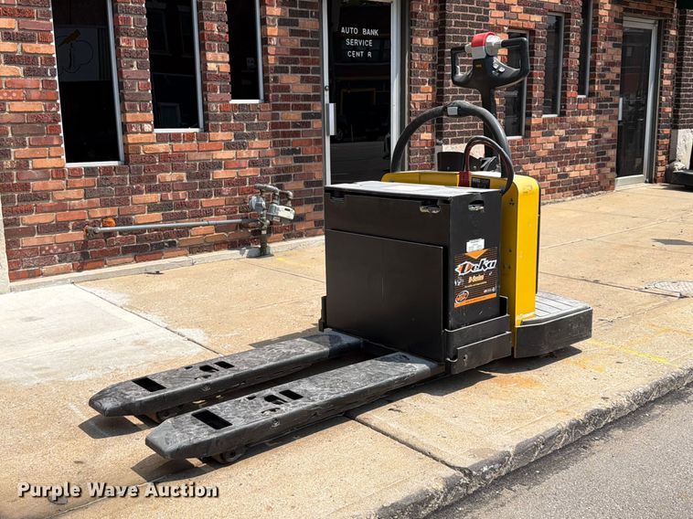 image for item FU4560 2014 Yale MPE0601LFN24T2748 pallet jack