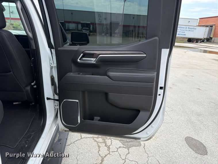 image for item FU4643 2023 GMC Sierra 1500 Crew Cab pickup truck