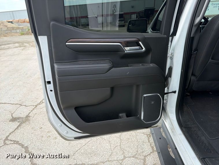 image for item FU4643 2023 GMC Sierra 1500 Crew Cab pickup truck