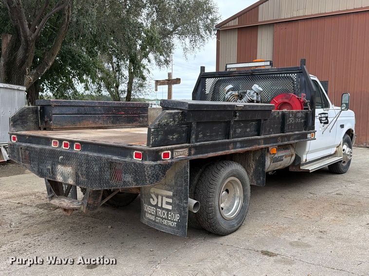 image for item FU4698 1996 Ford F350 flatbed pickup truck