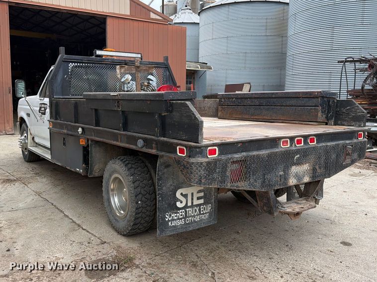 image for item FU4698 1996 Ford F350 flatbed pickup truck