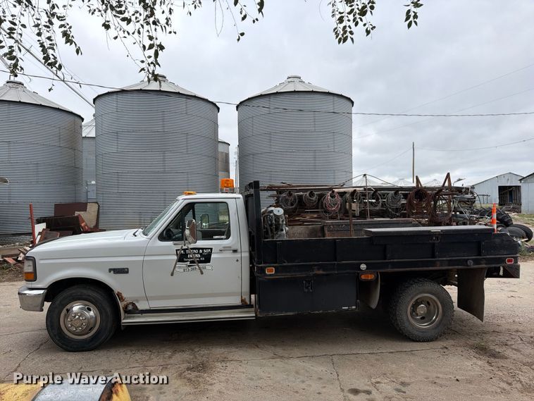image for item FU4698 1996 Ford F350 flatbed pickup truck
