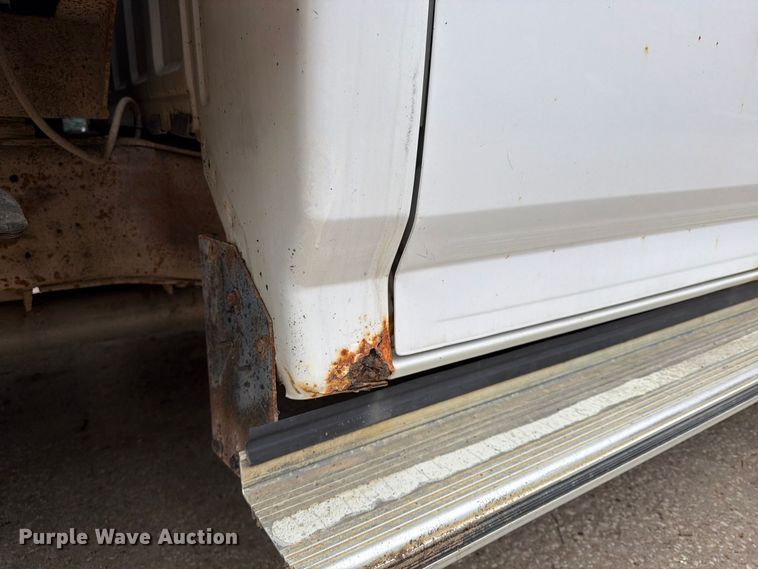 image for item FU4698 1996 Ford F350 flatbed pickup truck