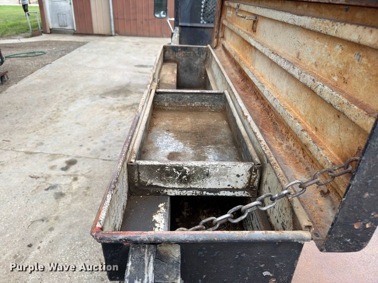 image for item FU4698 1996 Ford F350 flatbed pickup truck