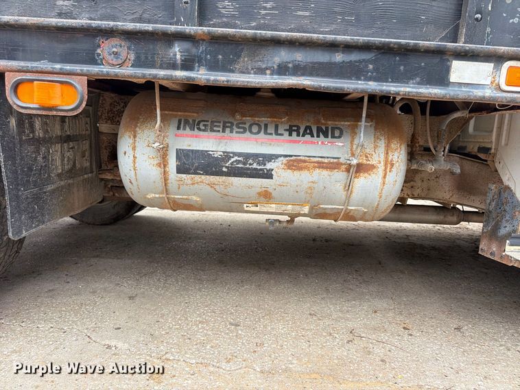 image for item FU4698 1996 Ford F350 flatbed pickup truck
